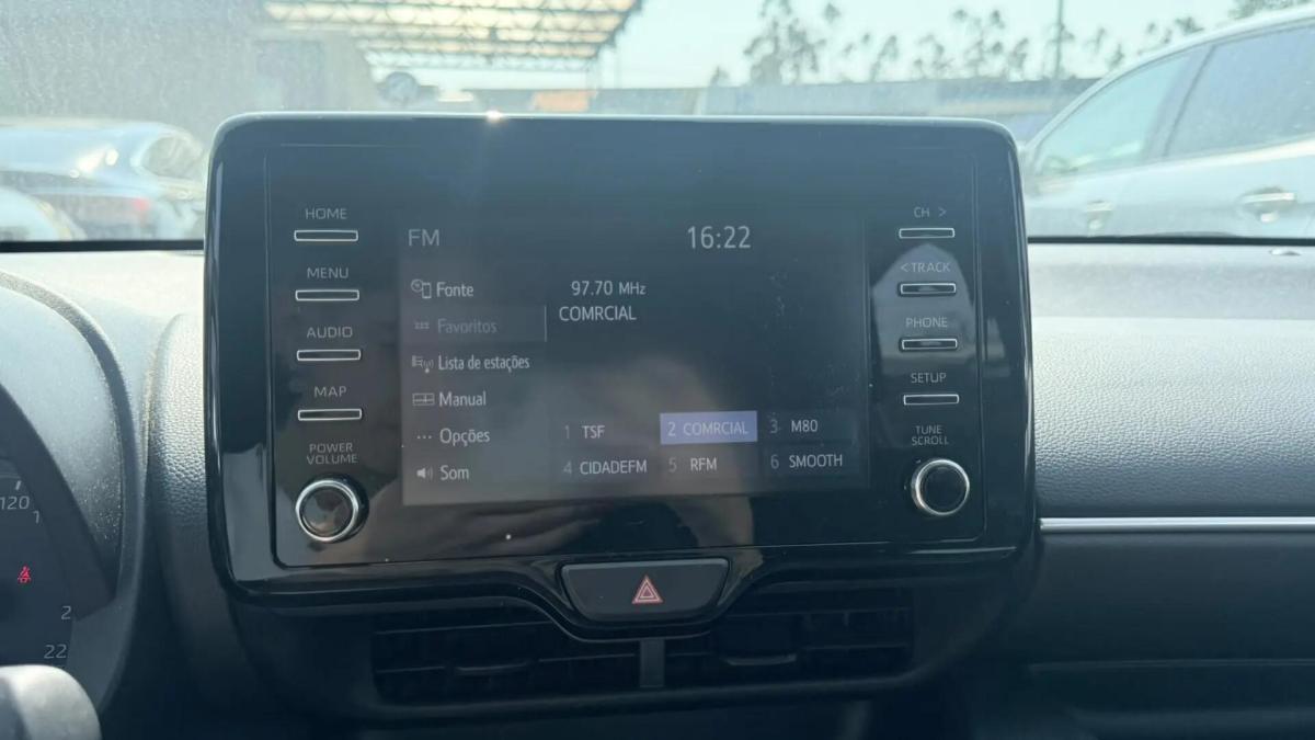 toyota-yaris-2022-hibrido-a-gasolina-1490cc