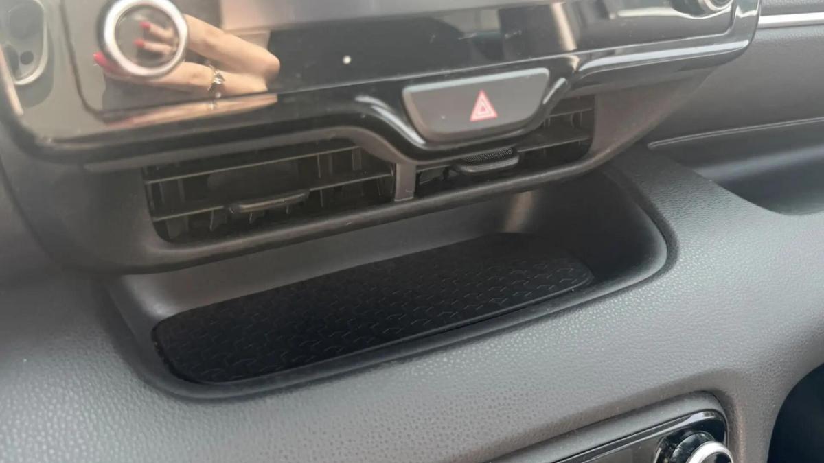 toyota-yaris-2022-hibrido-a-gasolina-1490cc