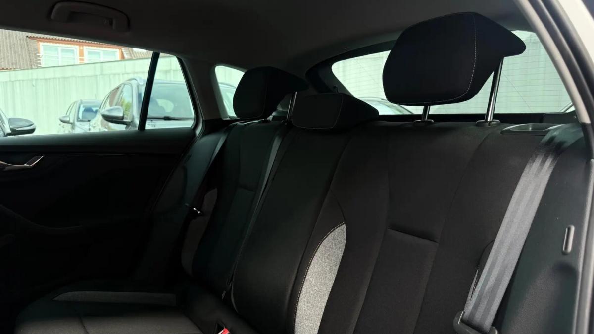 skoda-scala-2025-gasolina-999cc
