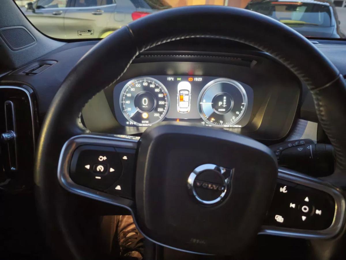 volvo-xc40-2020-hibrido-1477cc