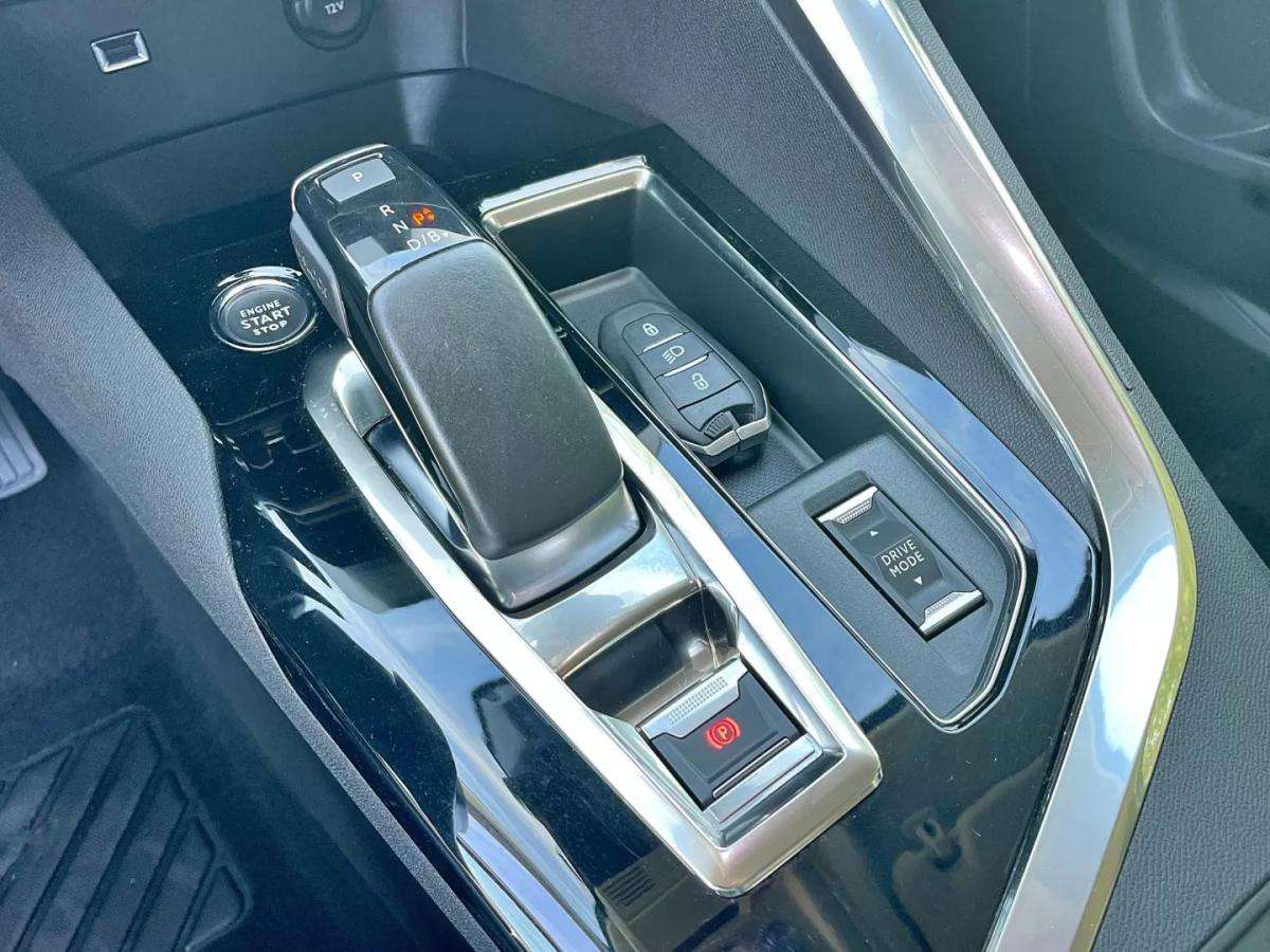 peugeot-3008-2023-hibrido-1598cc