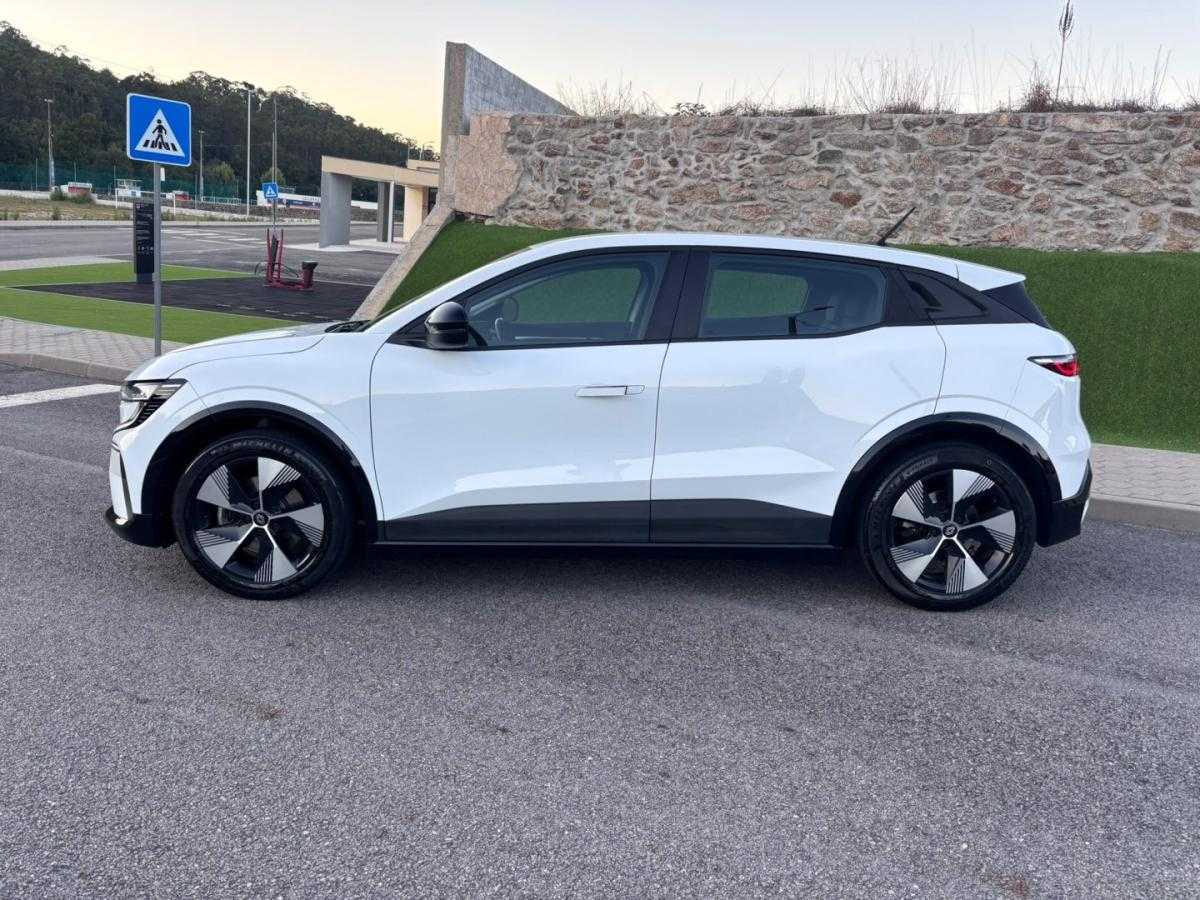 renault-megane-e-tech-2023-eletrico-0cc
