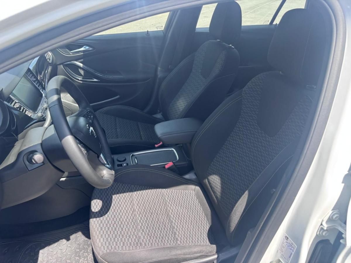 opel-astra-sport-tourer-2018-diesel-1598cc