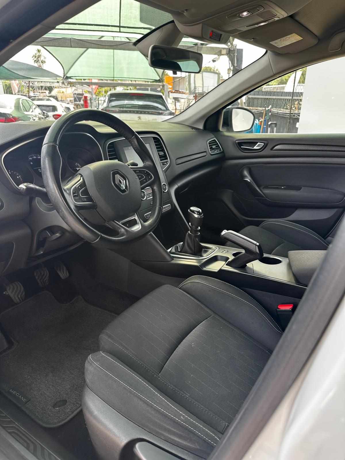 renault-megane-sport-tourer-2018-diesel-1461cc