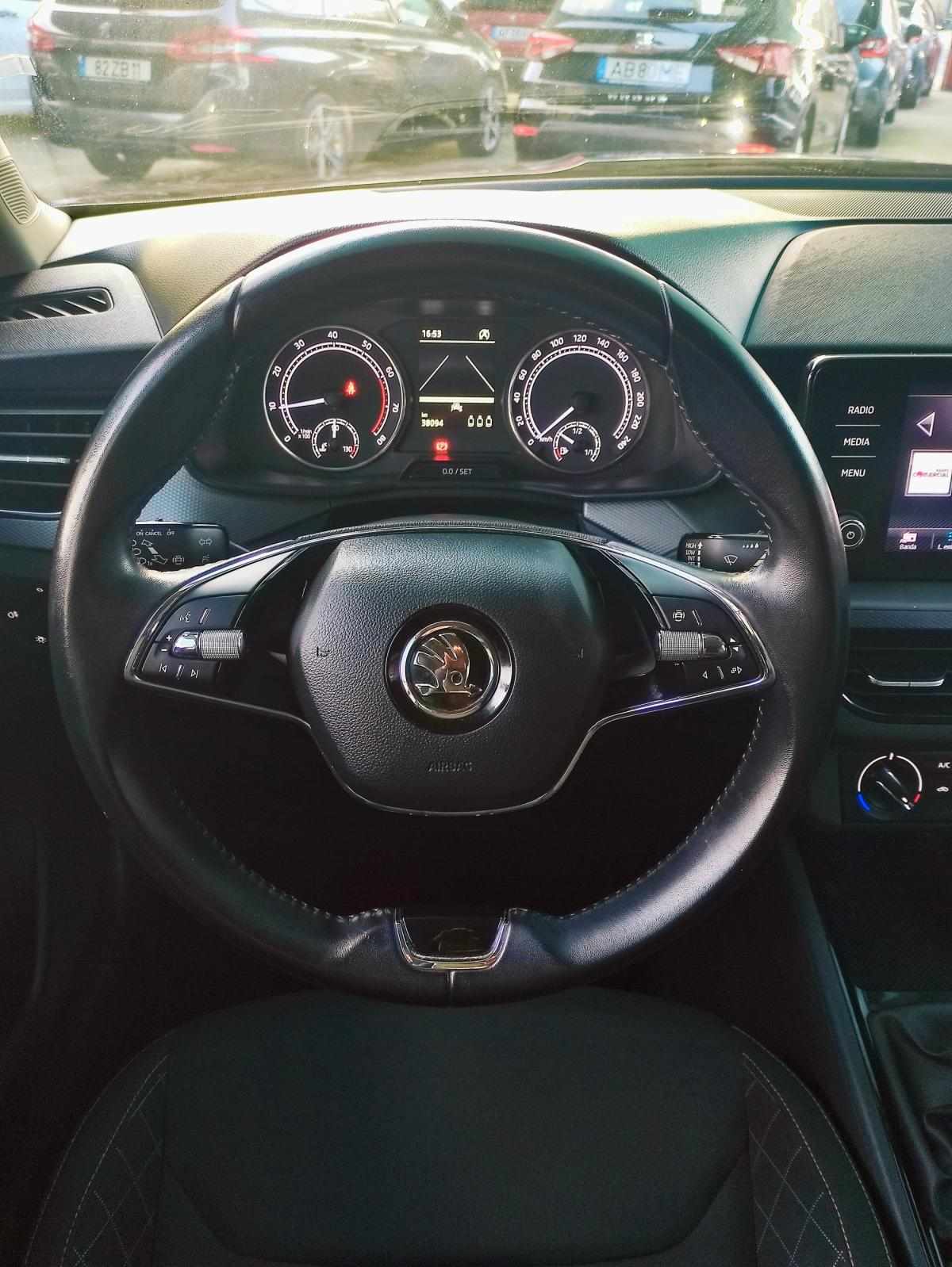 skoda-kamiq-2022-gasolina-999cc
