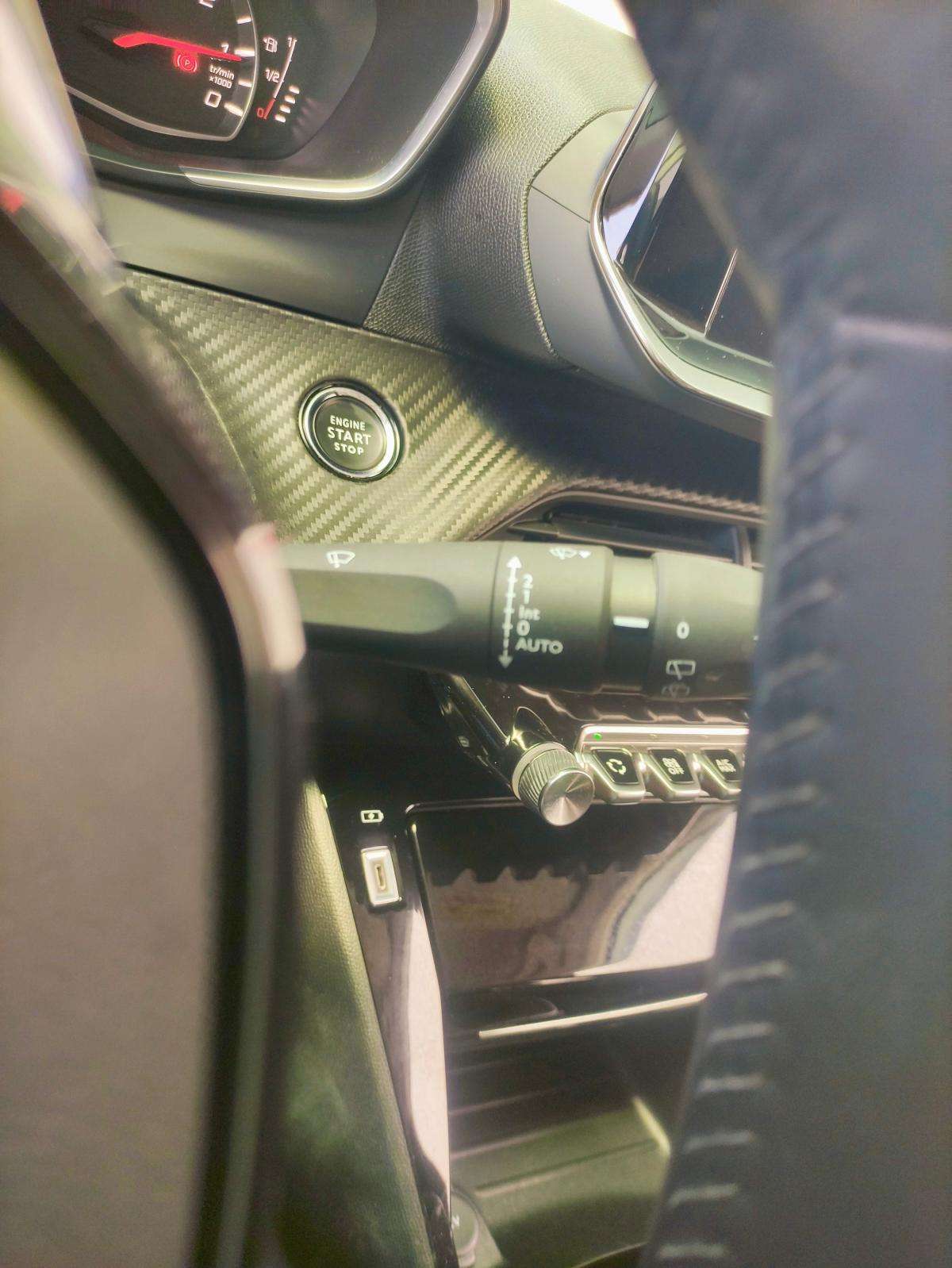 peugeot-2008-2021-diesel-1499cc