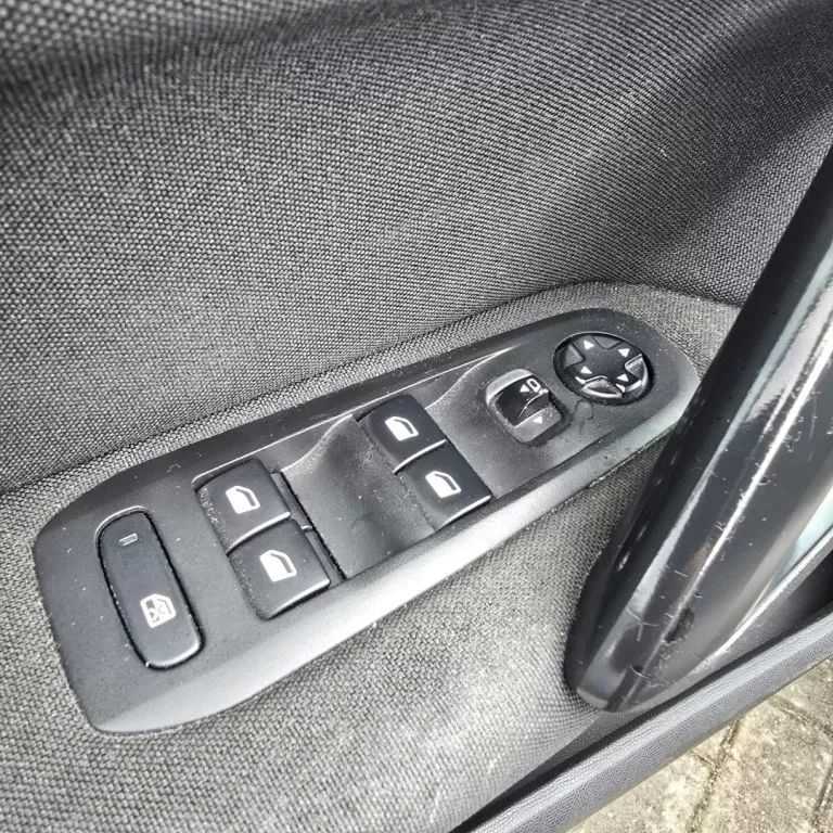 peugeot-308-2015-diesel-1560cc