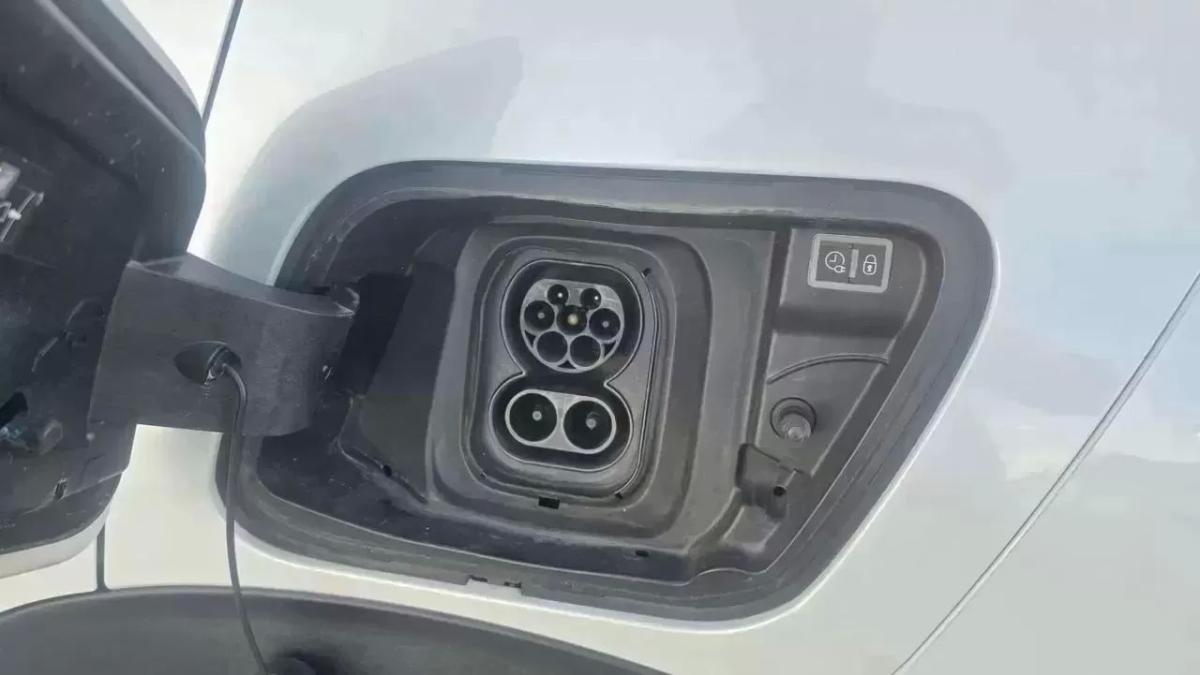 peugeot-e-2008-2022-eletrico-0cc