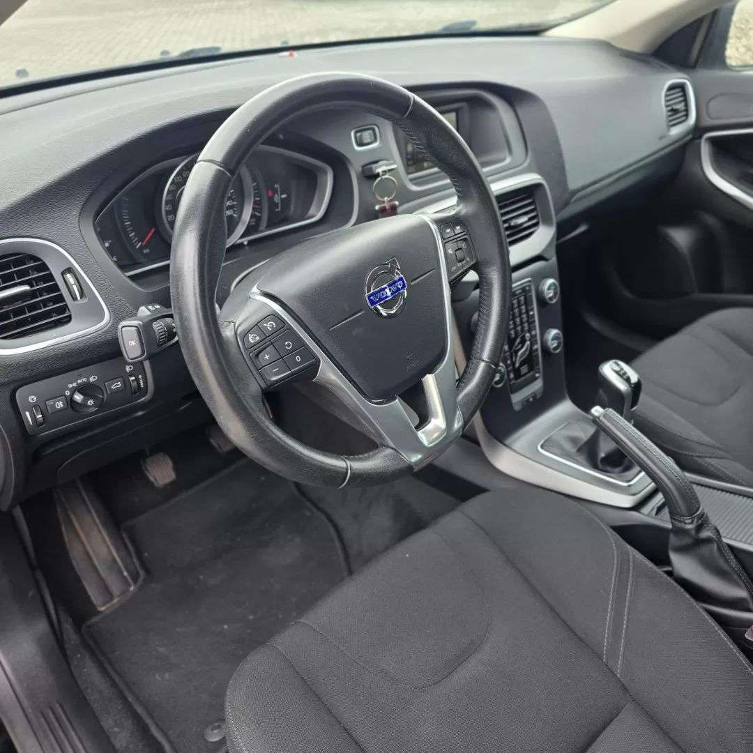 volvo-v40-2016-diesel-1969cc