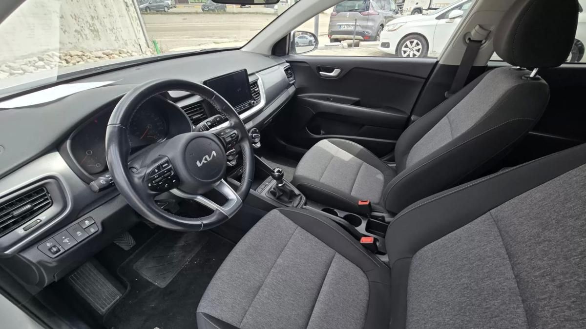 kia-stonic-2023-gasolina-1197cc