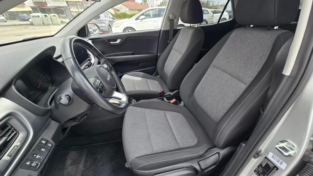 kia-stonic-2023-gasolina-1197cc