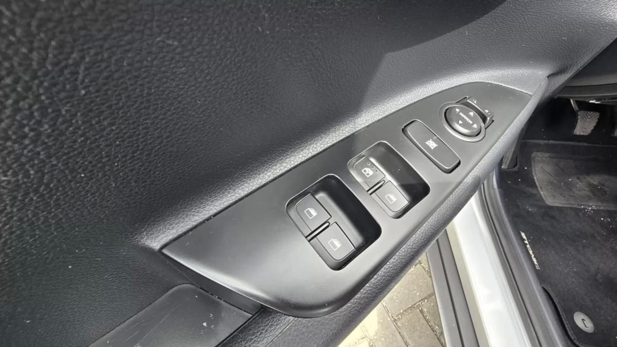 kia-stonic-2023-gasolina-1197cc
