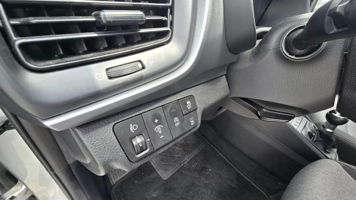 kia-stonic-2023-gasolina-1197cc