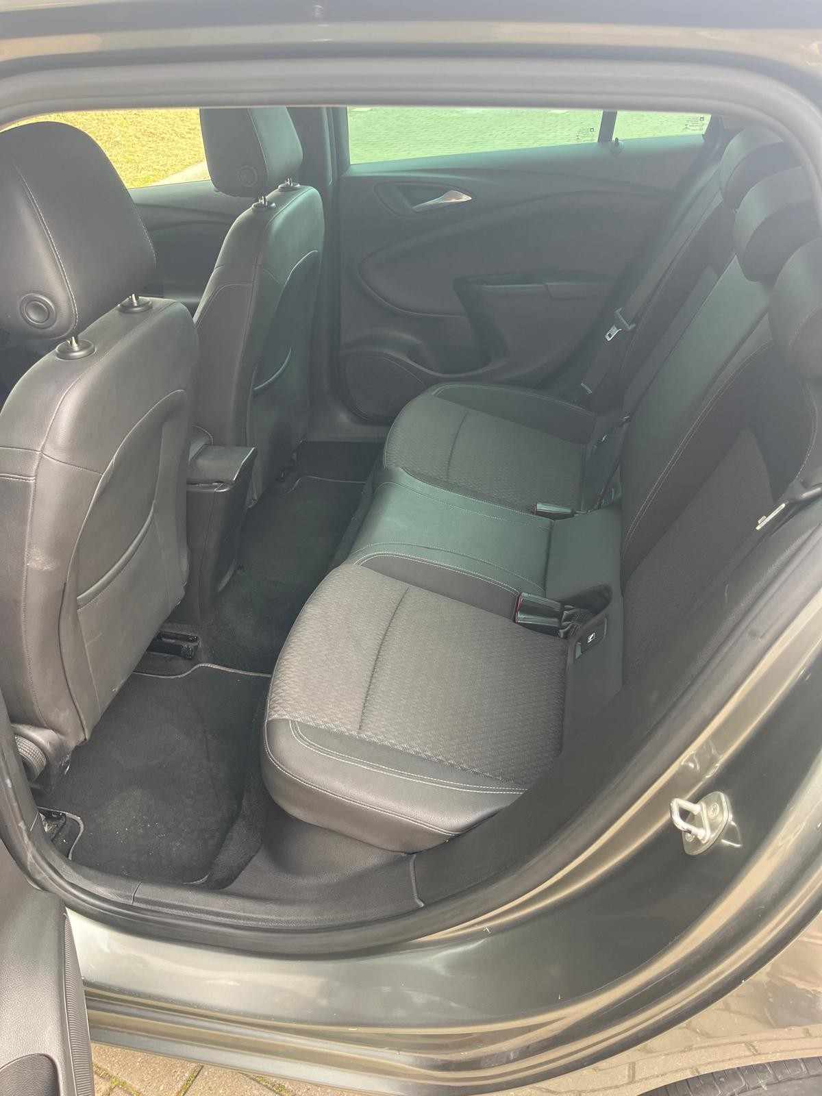 opel-astra-sport-tourer-2018-diesel-1598cc