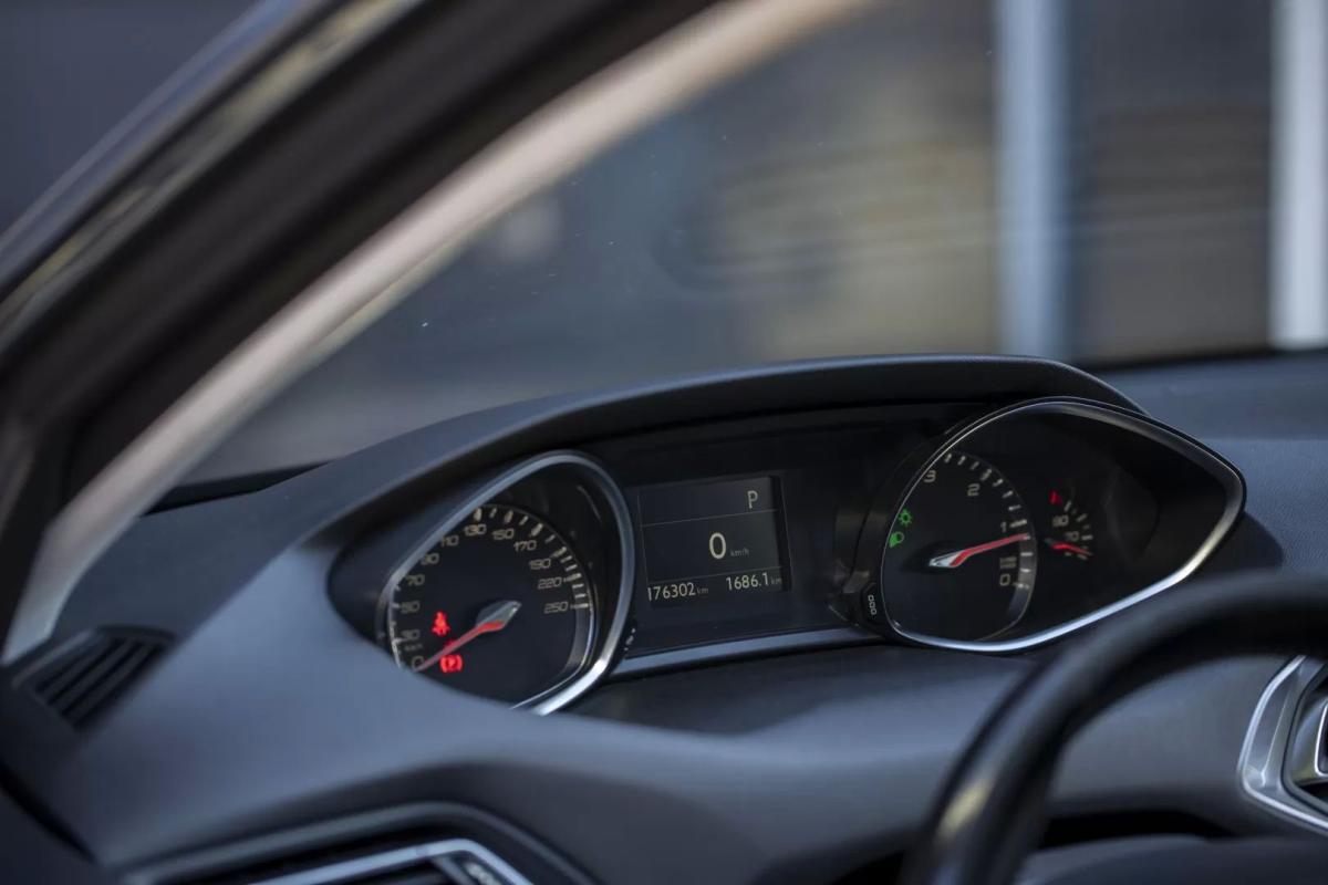 peugeot-308-2017-diesel-1997cc