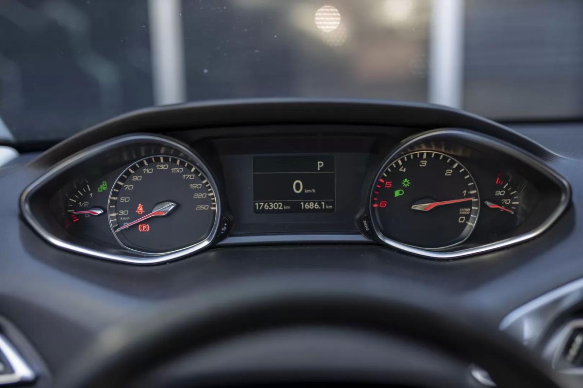 peugeot-308-2017-diesel-1997cc