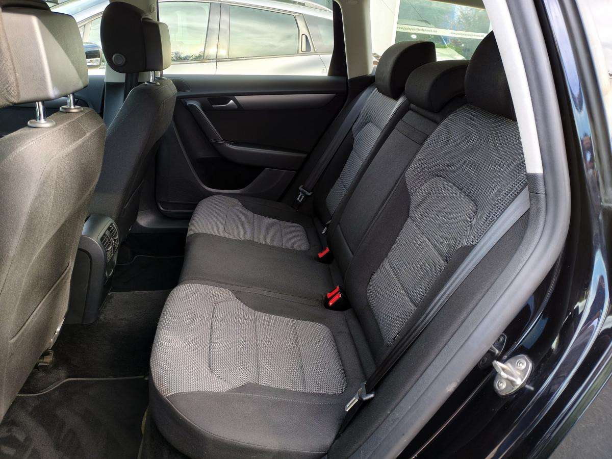 volkswagen-passat-variant-2012-diesel-1598cc