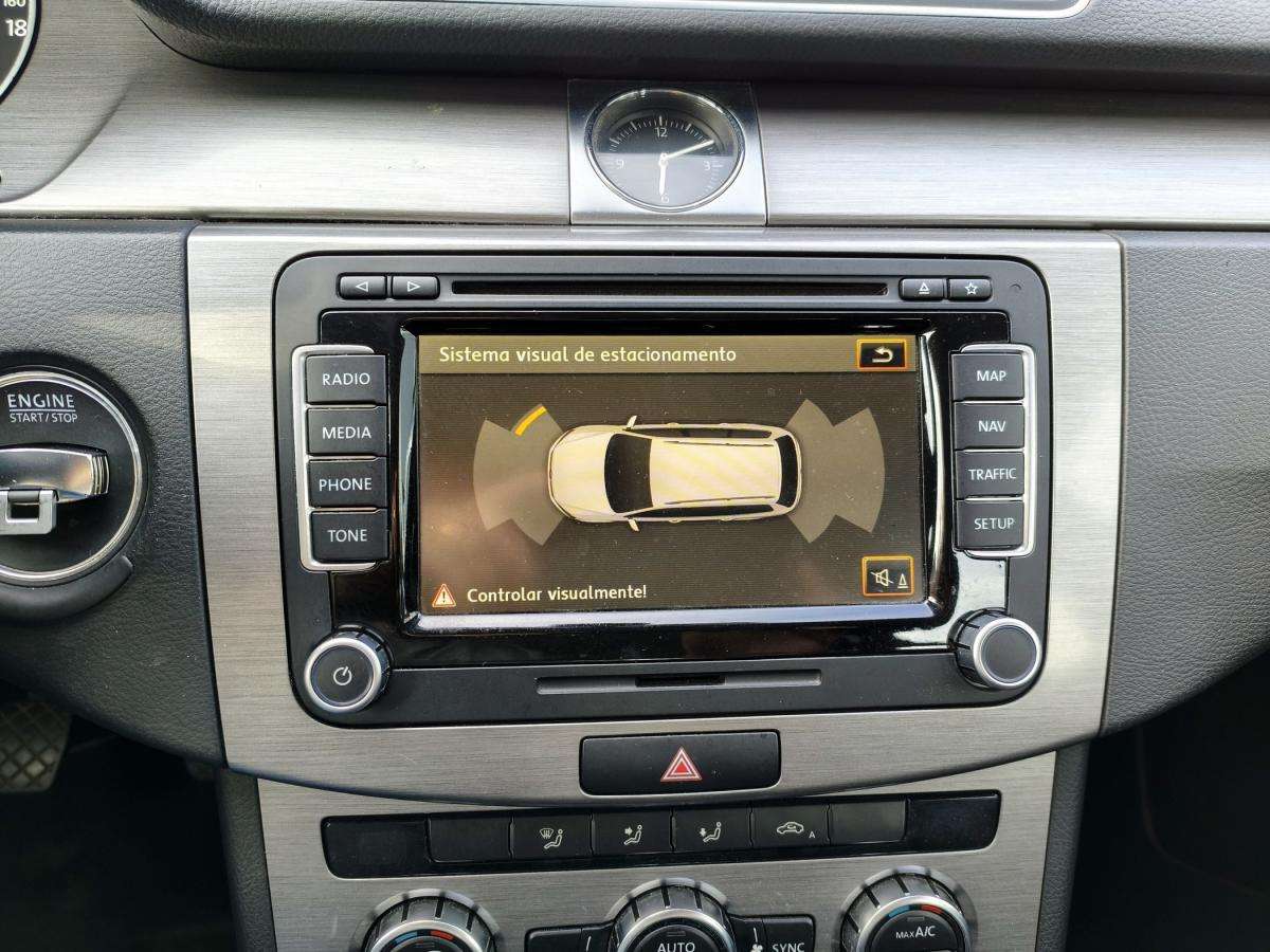 volkswagen-passat-variant-2012-diesel-1598cc