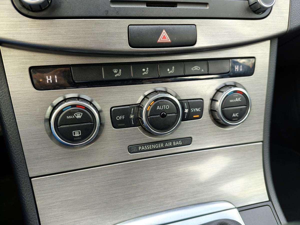 volkswagen-passat-variant-2012-diesel-1598cc