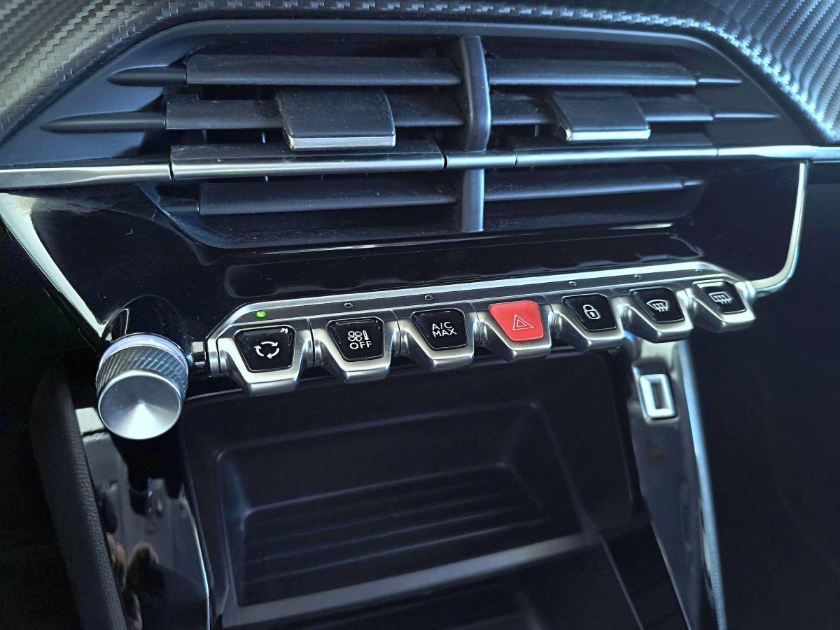 peugeot-208-2023-gasolina-1199cc