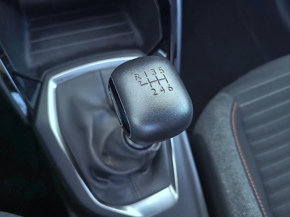 peugeot-208-2023-gasolina-1199cc