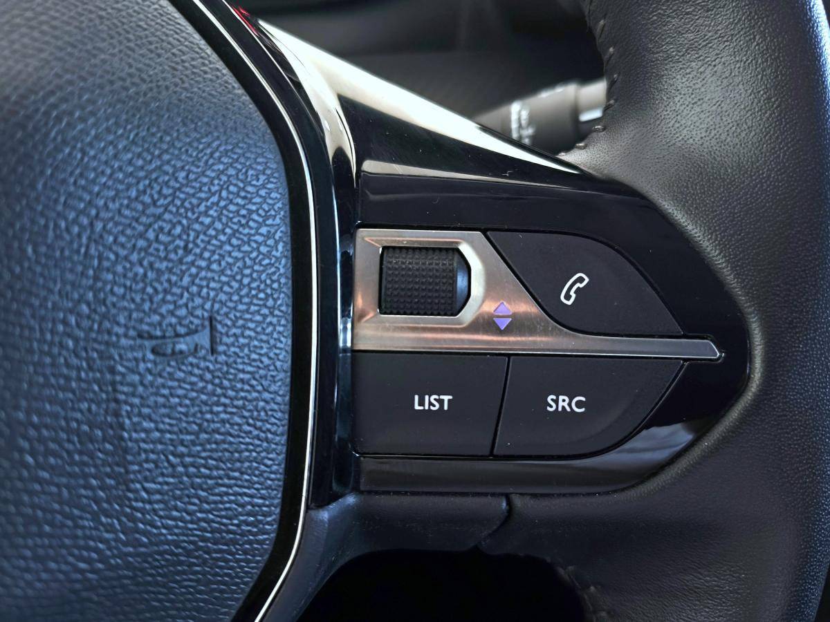 peugeot-208-2023-gasolina-1199cc