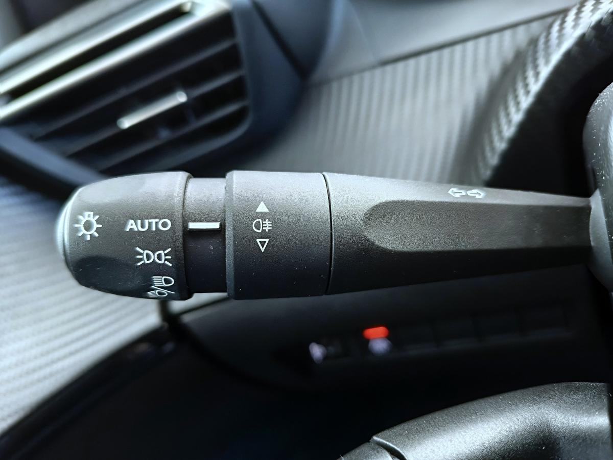 peugeot-208-2023-gasolina-1199cc