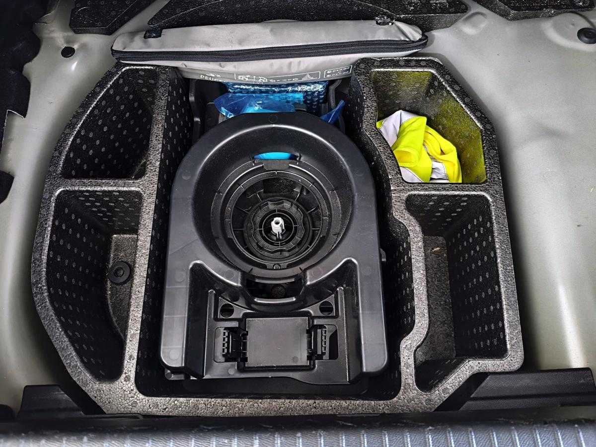 peugeot-208-2023-gasolina-1199cc