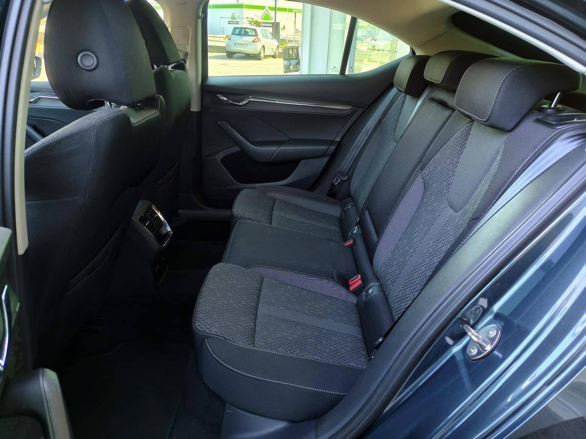 skoda-octavia-2021-gasolina-999cc