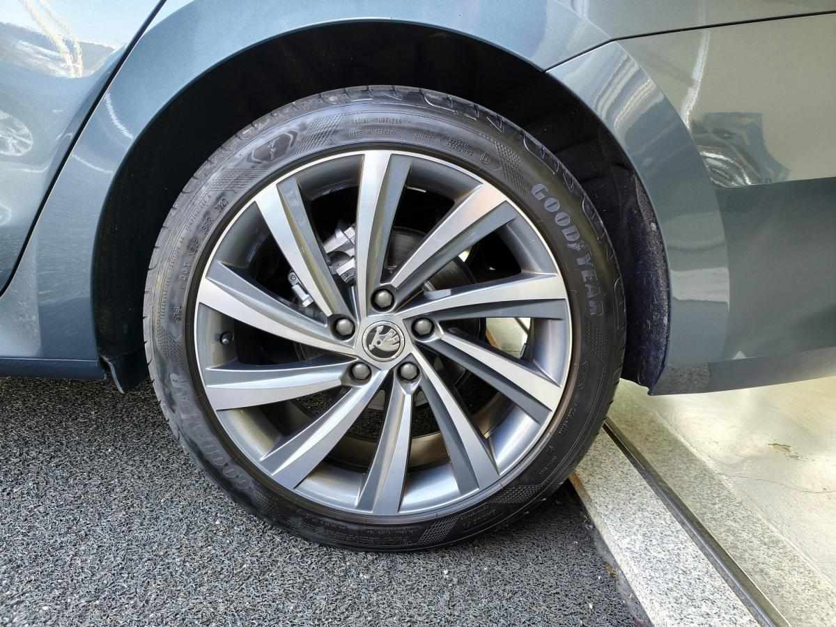 skoda-octavia-2021-gasolina-999cc
