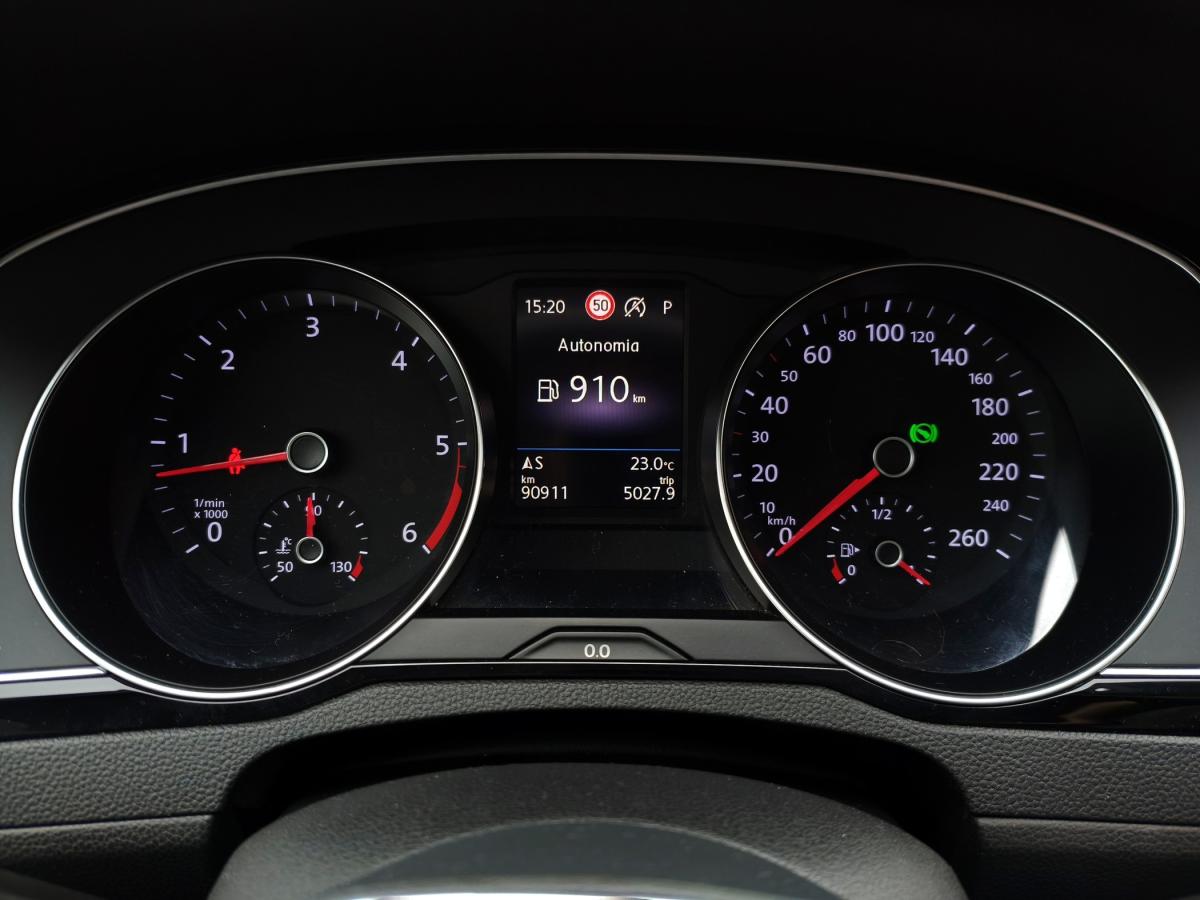volkswagen-passat-variant-2021-diesel-1598cc