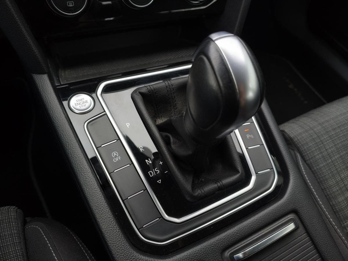 volkswagen-passat-variant-2021-diesel-1598cc