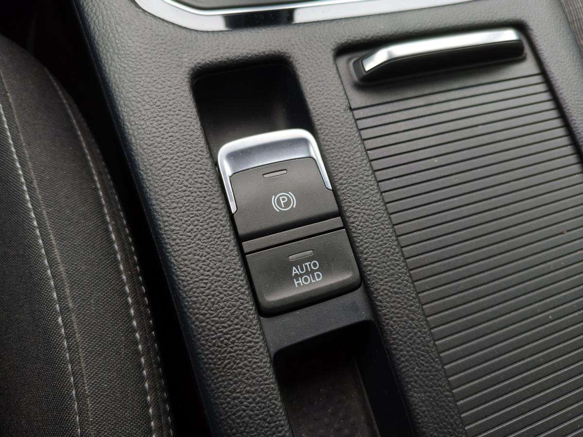 volkswagen-passat-variant-2021-diesel-1598cc