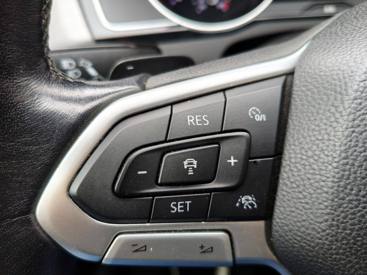 volkswagen-passat-variant-2021-diesel-1598cc