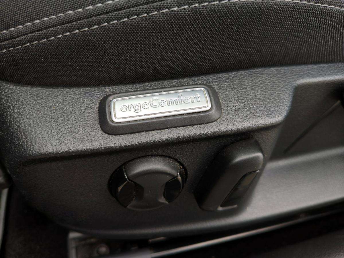 volkswagen-passat-variant-2021-diesel-1598cc