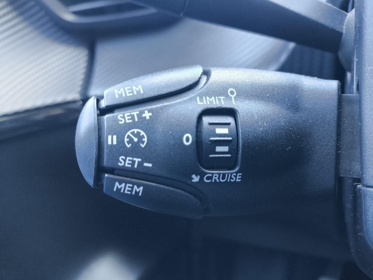 peugeot-208-2024-gasolina-1199cc