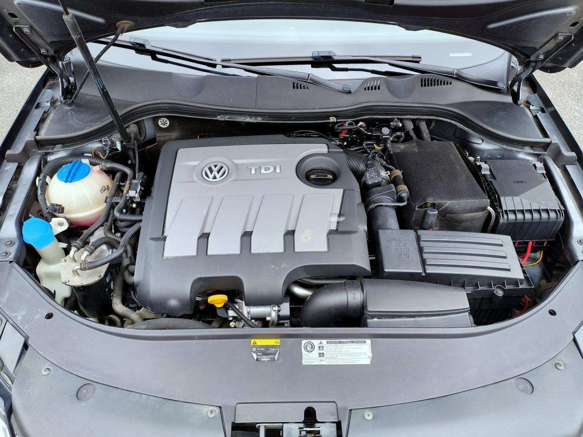 volkswagen-passat-variant-2014-diesel-1598cc