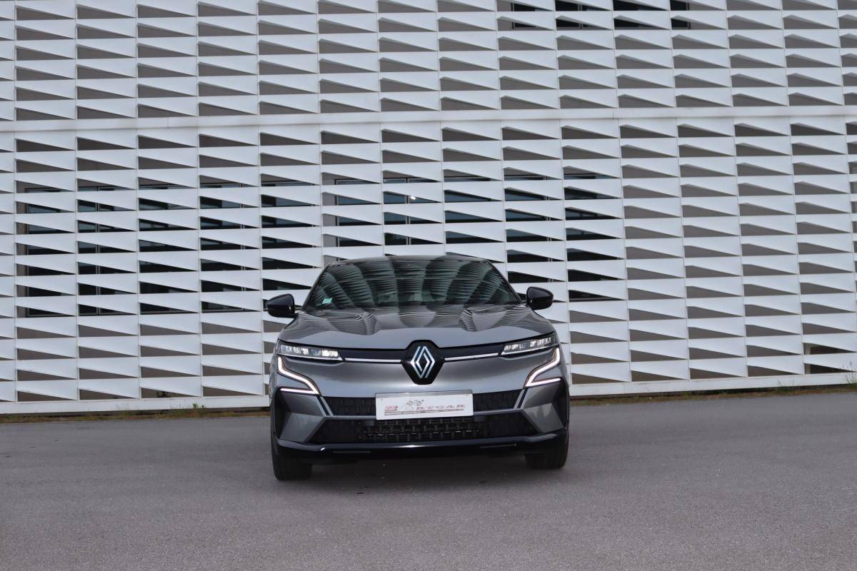 renault-megane-e-tech-2022-eletrico-0cc