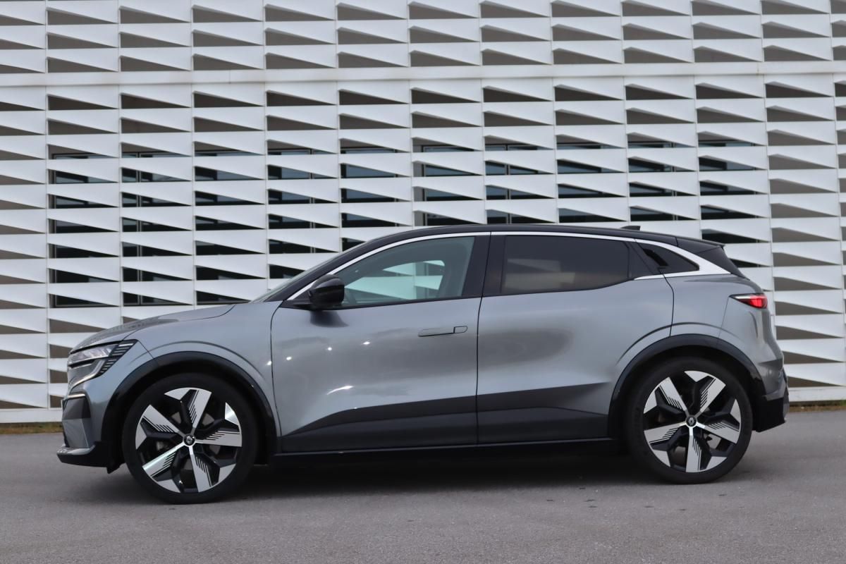renault-megane-e-tech-2022-eletrico-0cc