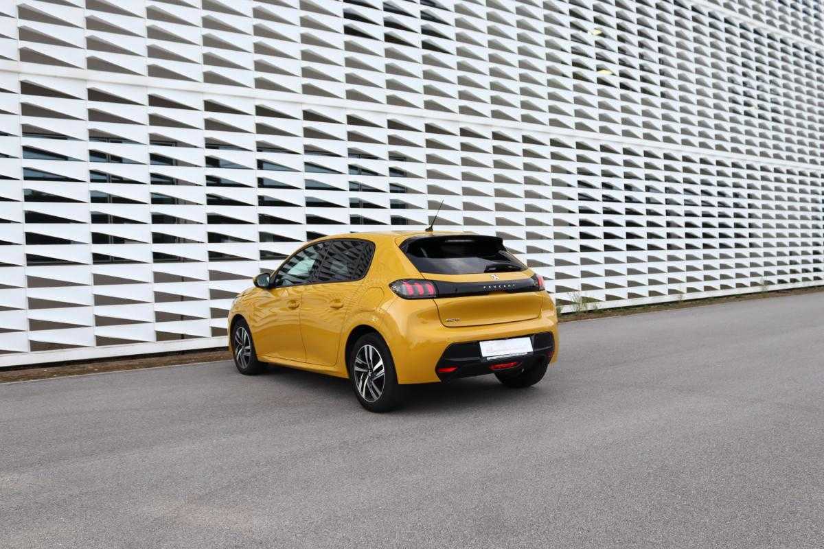 peugeot-208-2015-diesel-1499cc