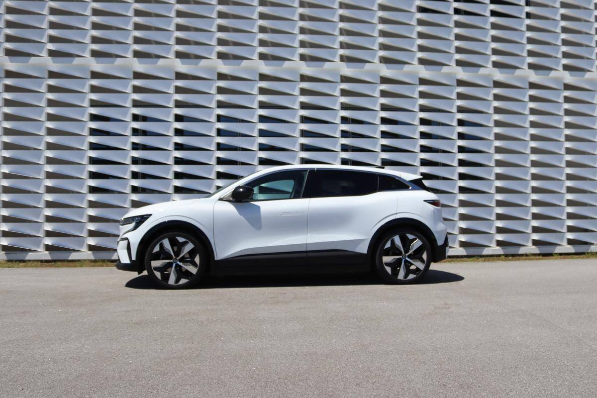 renault-megane-e-tech-2024-eletrico-0cc