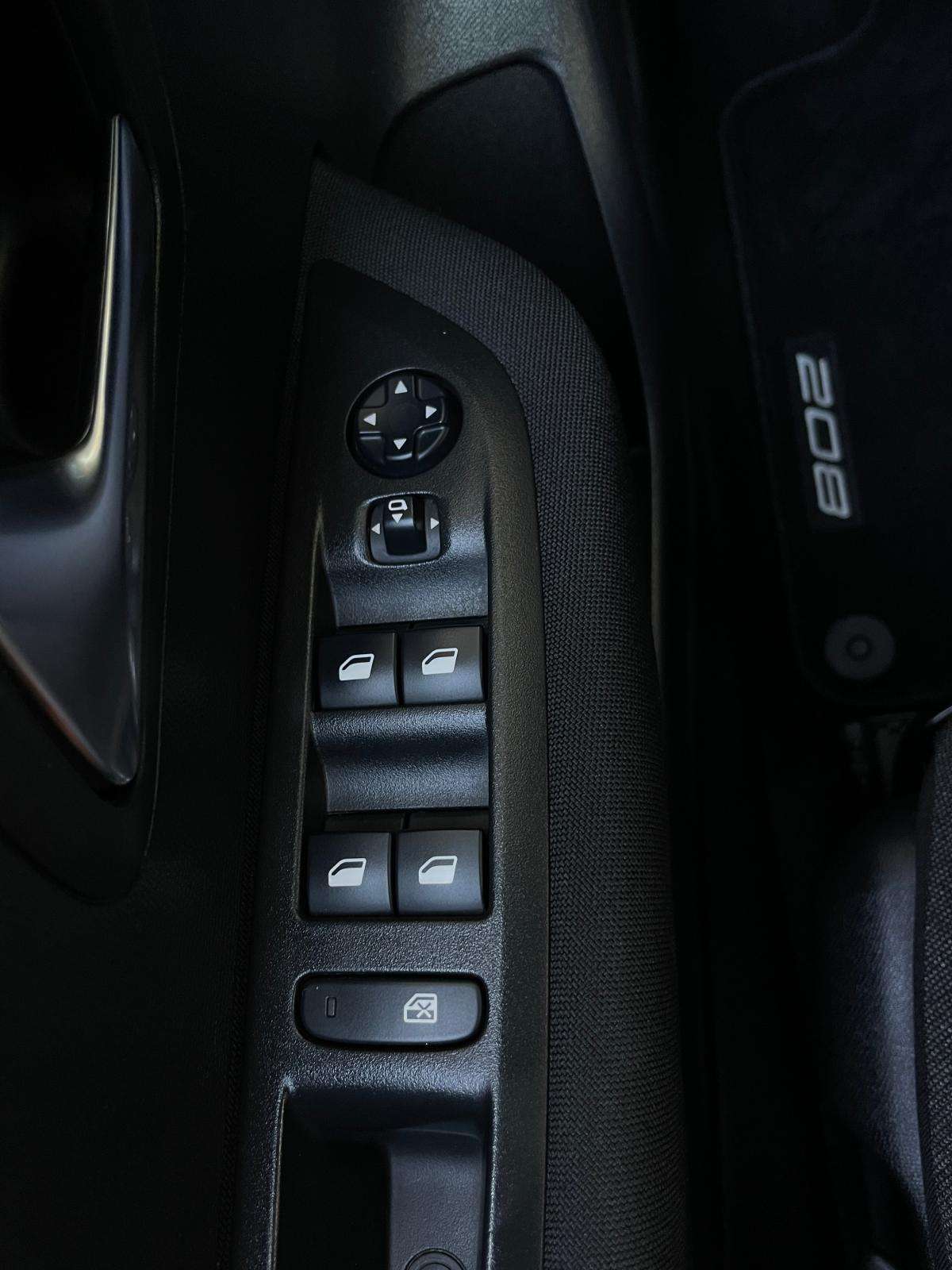 peugeot-208-2021-diesel-1499cc