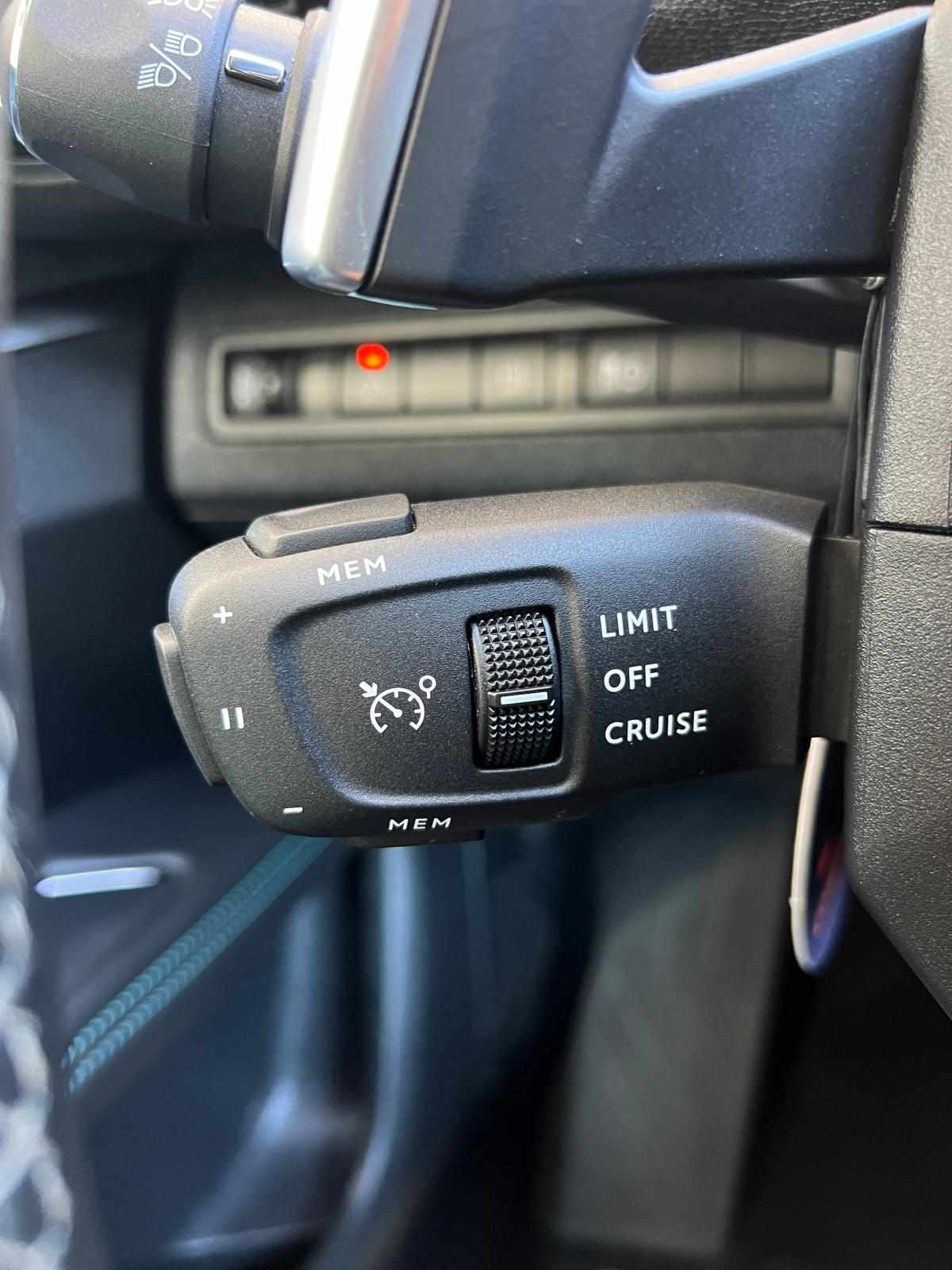 peugeot-3008-2023-hibrido-a-gasolina-1598cc