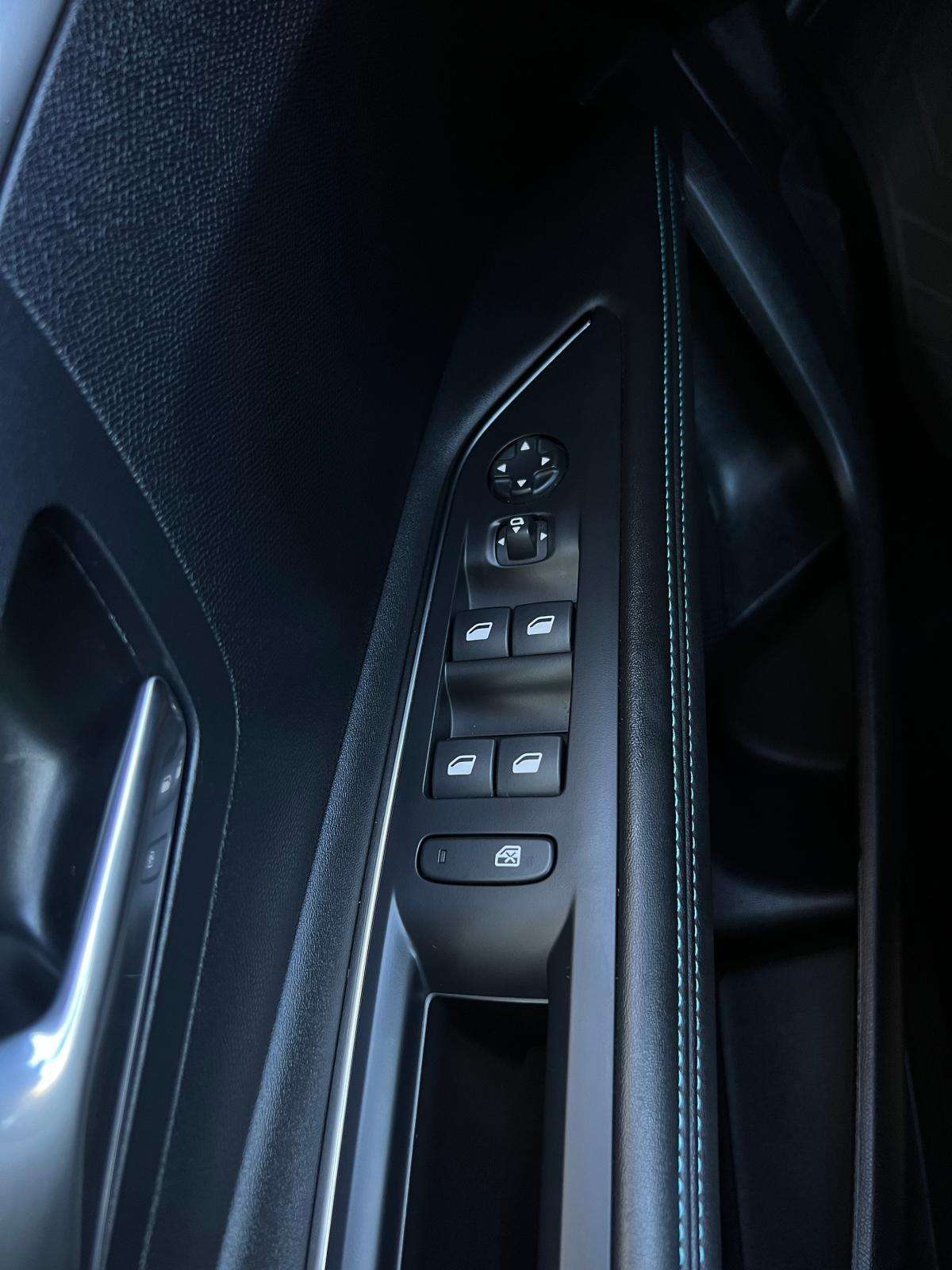 peugeot-3008-2023-hibrido-a-gasolina-1598cc