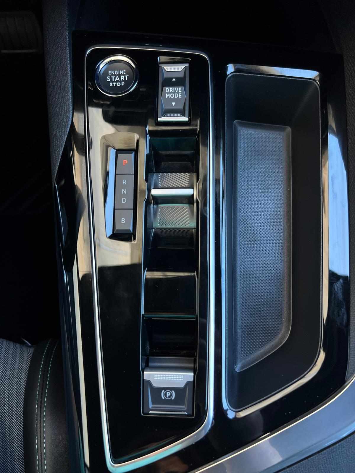 peugeot-3008-2023-hibrido-a-gasolina-1598cc