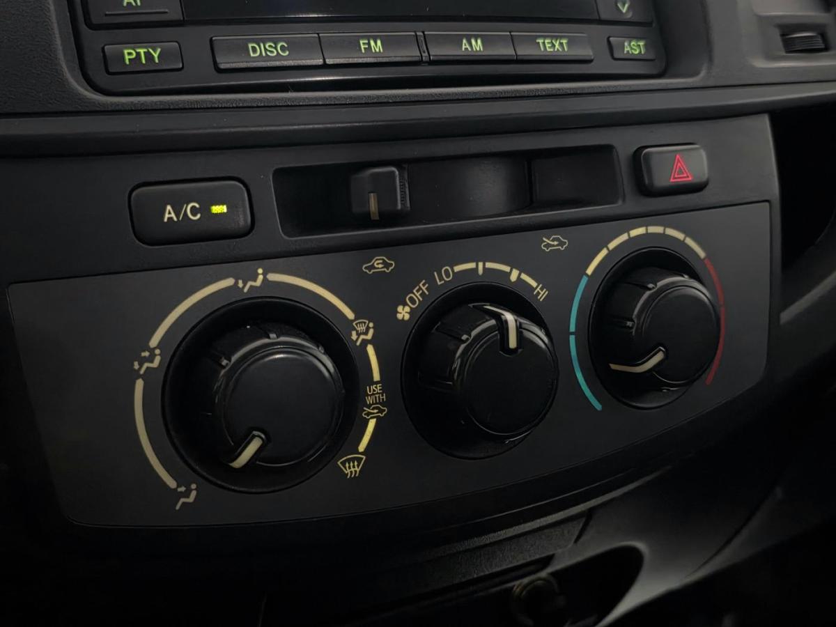 toyota-hilux-2013-diesel-2494cc
