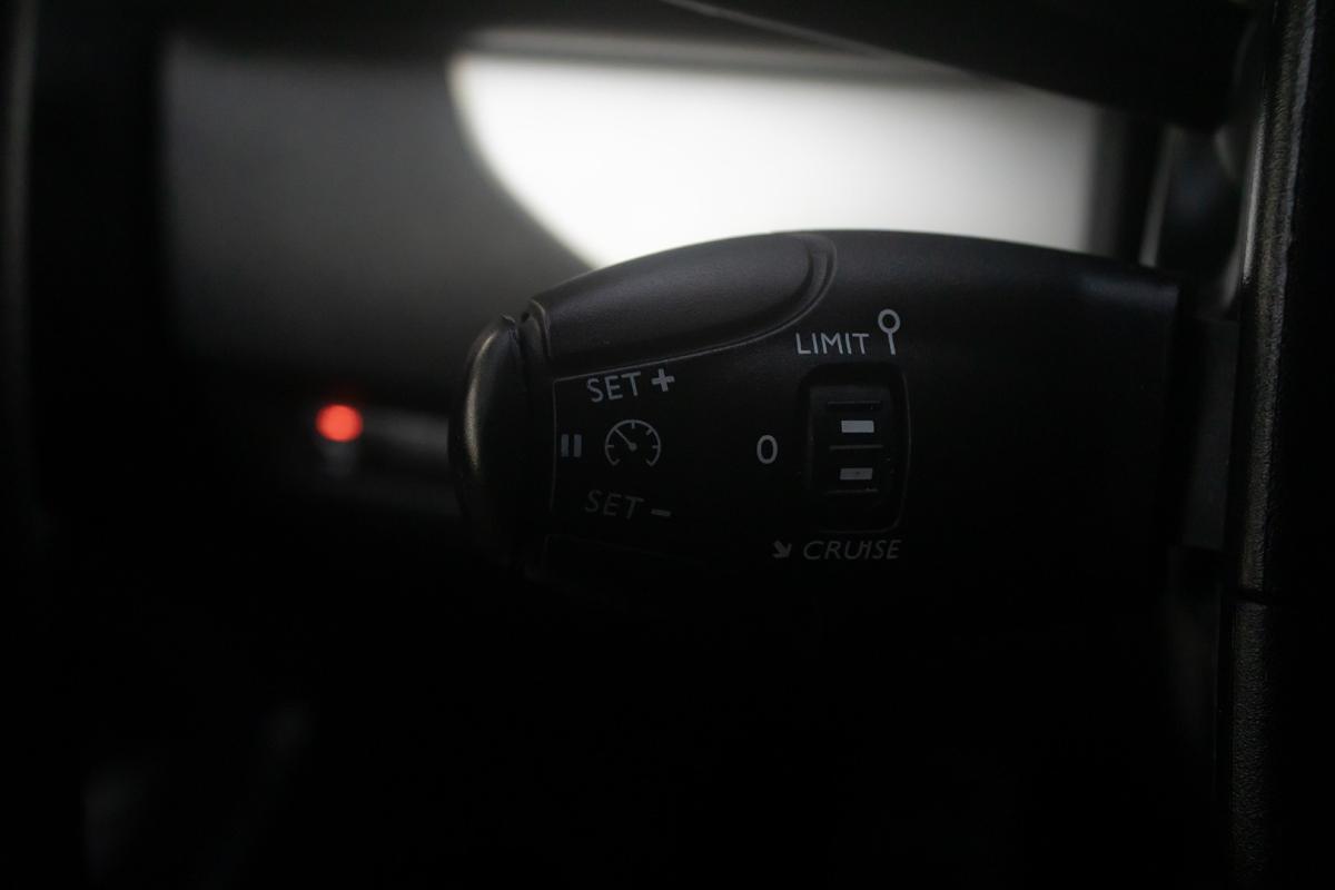 opel-vivaro-2021-diesel-1997cc