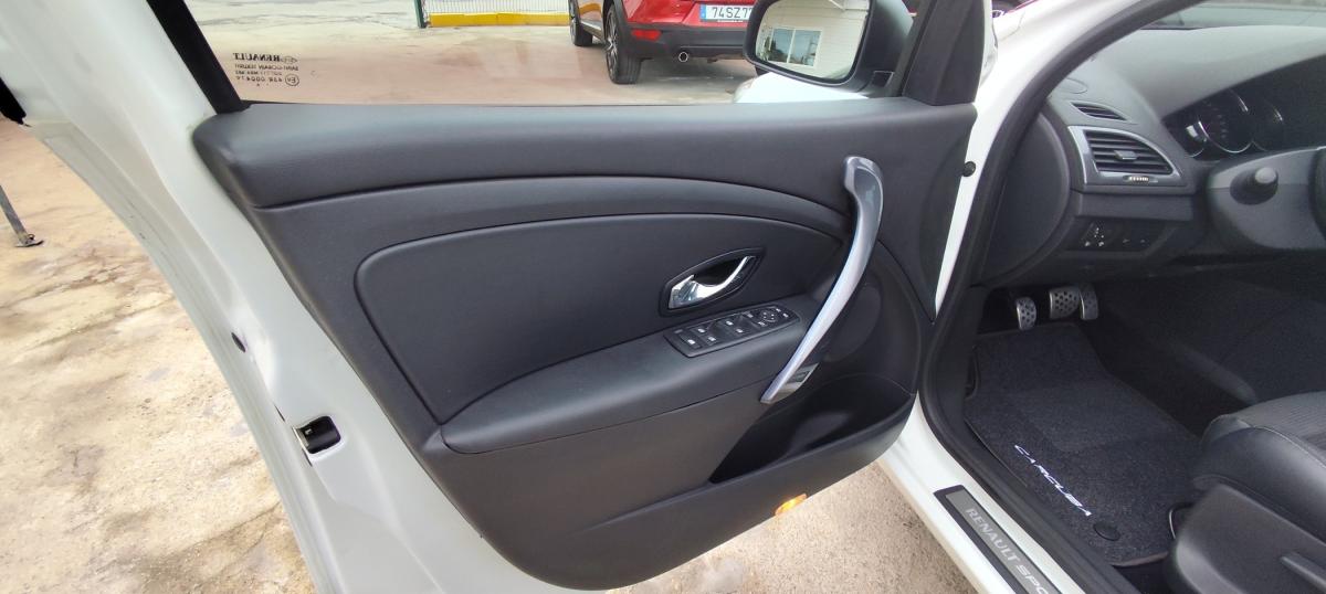 renault-megane-sport-tourer-2016-diesel-1598cc