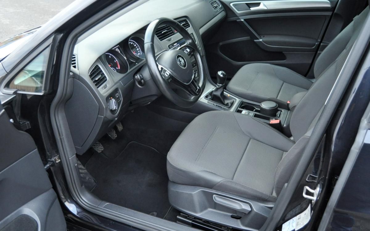 volkswagen-golf-variant-2017-diesel-1598cc