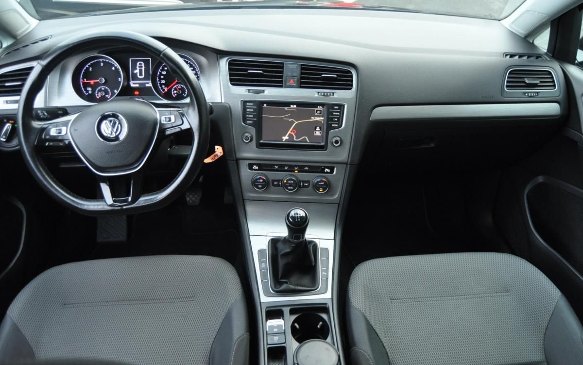 volkswagen-golf-variant-2017-diesel-1598cc